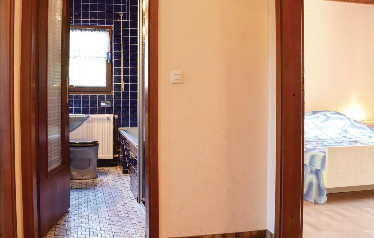 Cozy Home In Sellerich With Kitchen エクステリア 写真