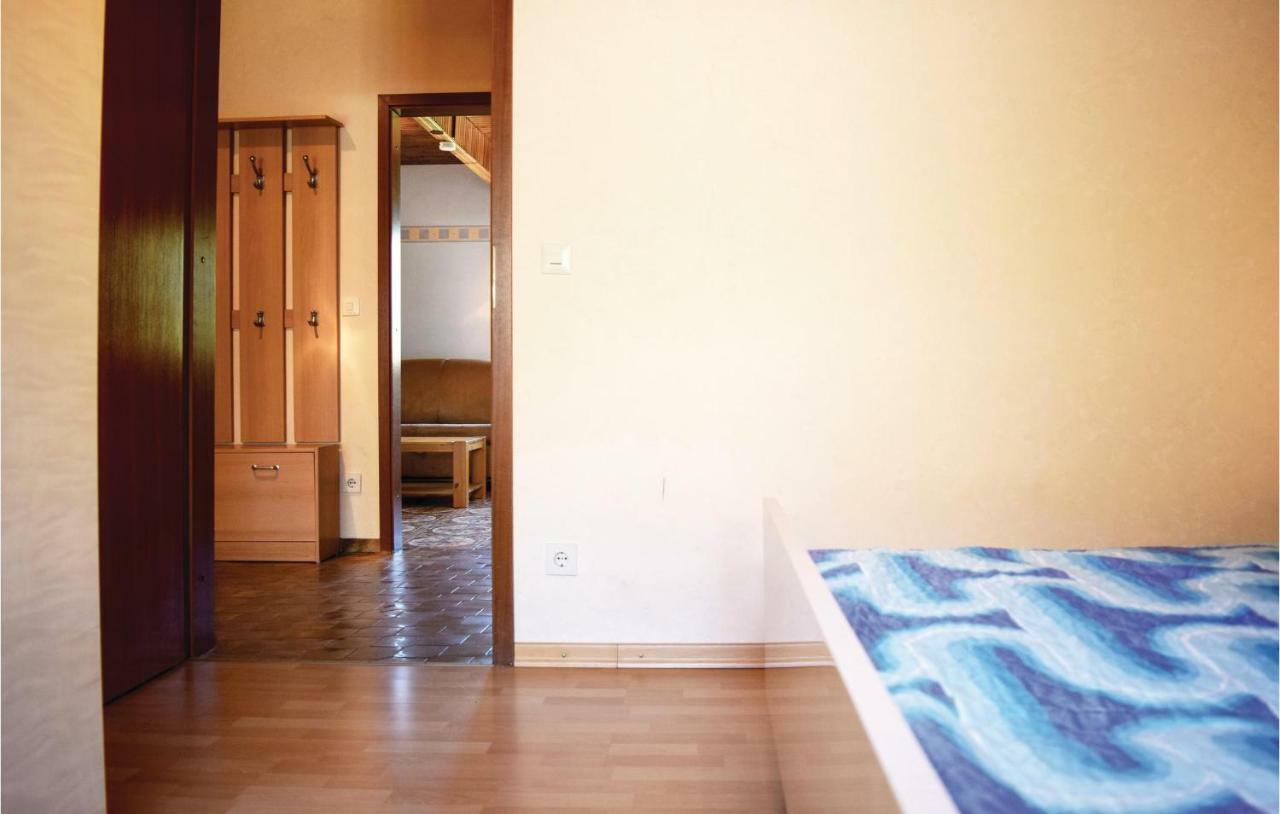 Cozy Home In Sellerich With Kitchen エクステリア 写真