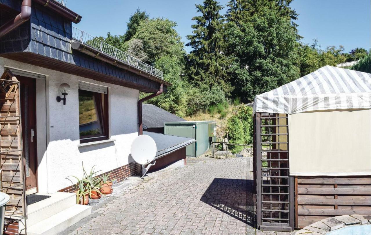 Cozy Home In Sellerich With Kitchen エクステリア 写真